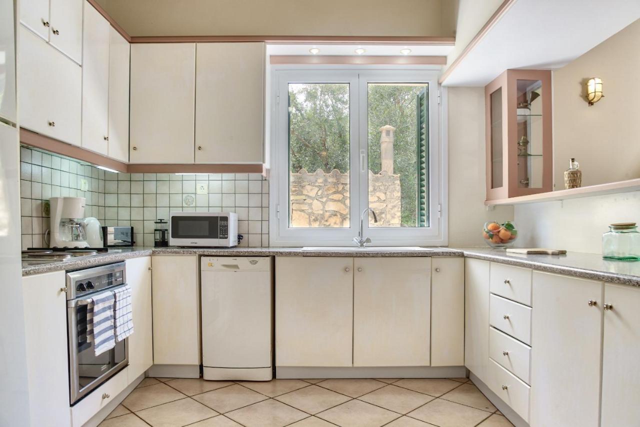 Olivegrove Villa - Nestled In Olive Trees With Private Pool, By Zantewize トラガキオン エクステリア 写真